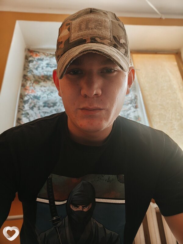 Богдан, 22, Луганске — анкета №3428834