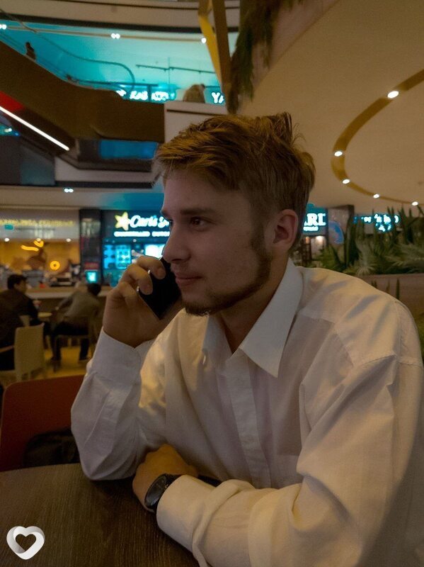 Максим, 21, Москве — анкета №3435242