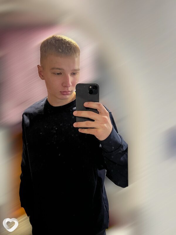 Максим, 21, Старом Осколе — анкета №3437059