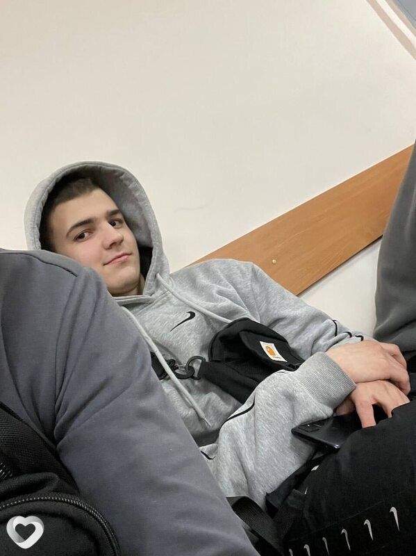 Алексей, 20, Кирове — анкета №3439275