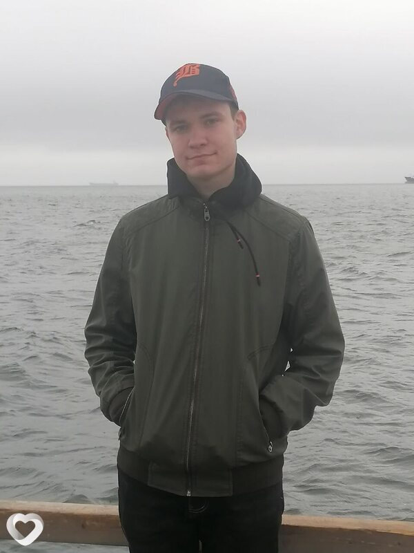 Максим, 21, Артеме — анкета №3452065