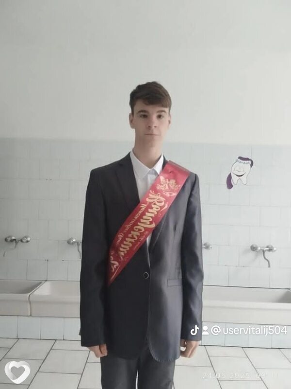 Виталий, 18, Барановичах — анкета №3472068