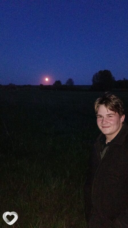 Артём, 21, Миллерове — анкета №3479229