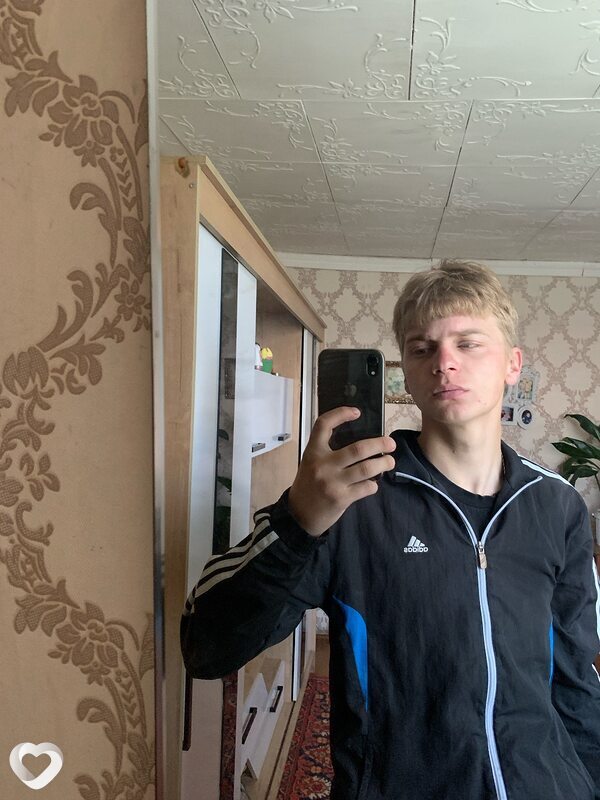 Виталий, 21, Артеме — анкета №3500026