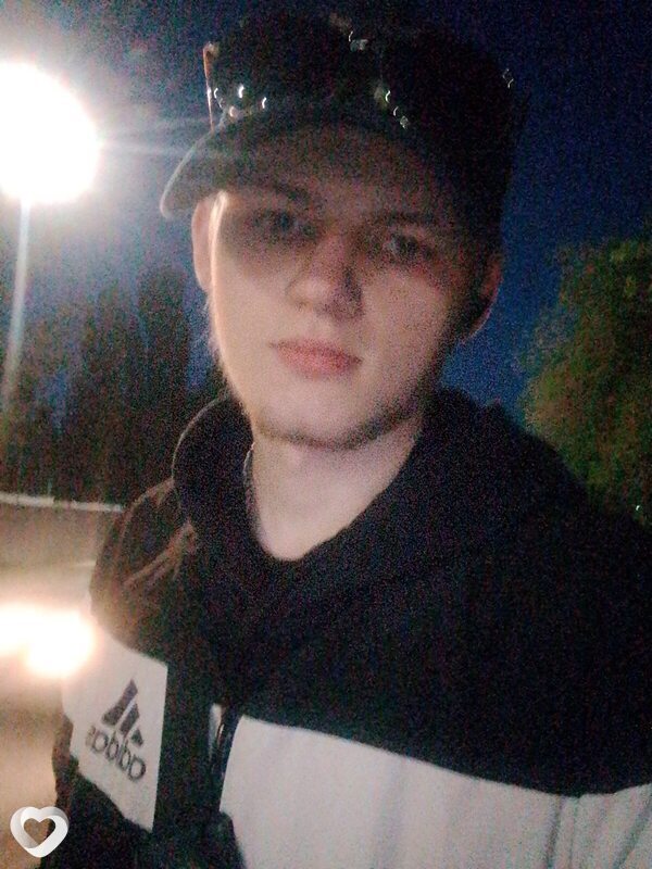 Илья, 21, Саратове — анкета №3501310
