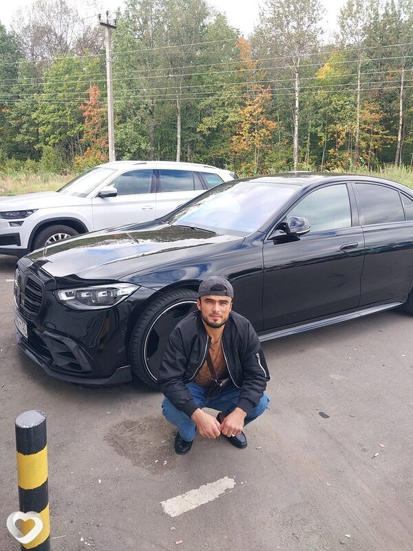 Али, Москва