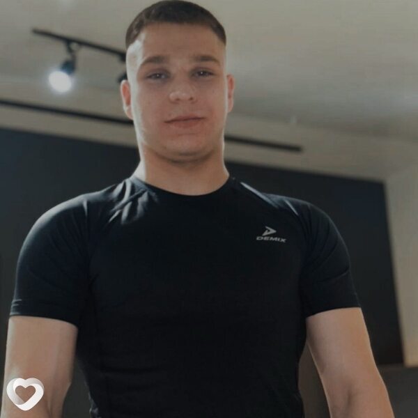 Максим, 19, Ангарске — анкета №3504721