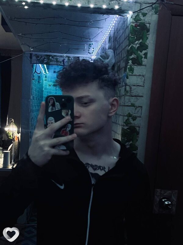 Саша, 21, Иркутске — анкета №3513936