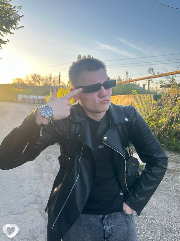 Алексей, 18, Стаханове — анкета №3515773