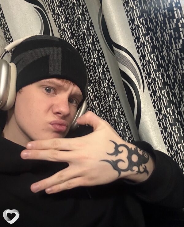 Дмитрий, 19, Якутске — анкета №3528120