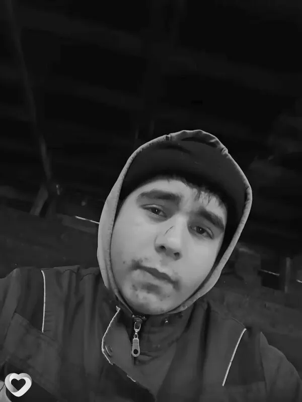 Виктор, 19, Бийске — анкета №3529856