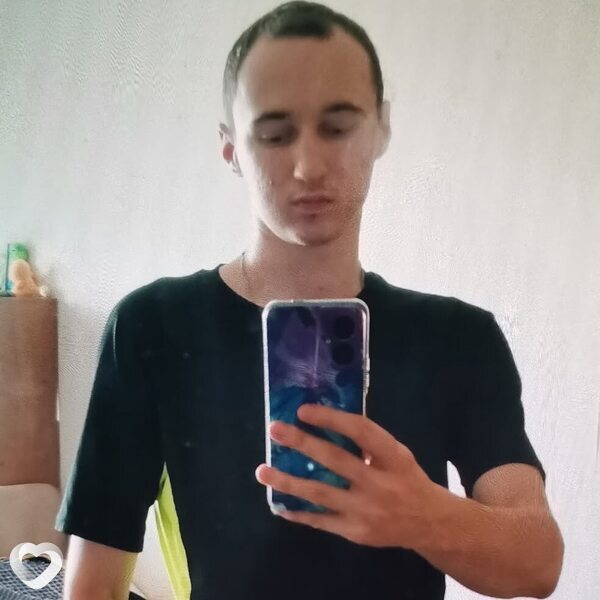 Максим, 22, Москве — анкета №3532374