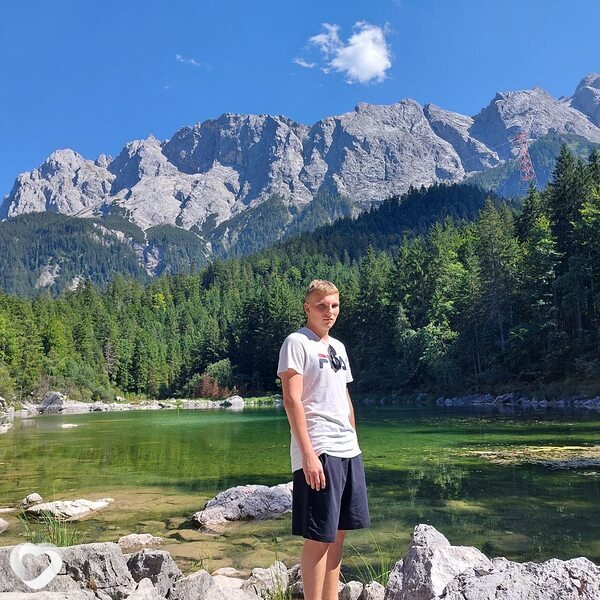 Влад, 18, Минске — анкета №3533984