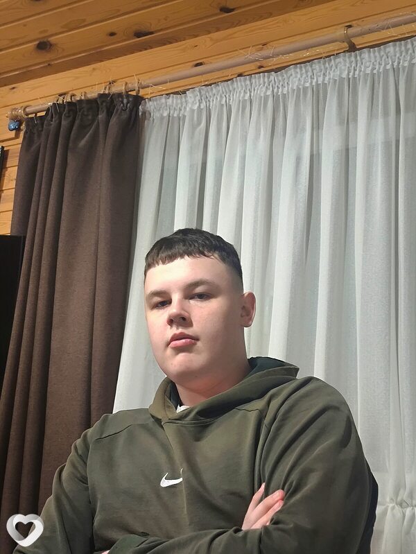 Максим, 18, Пскове — анкета №3535502
