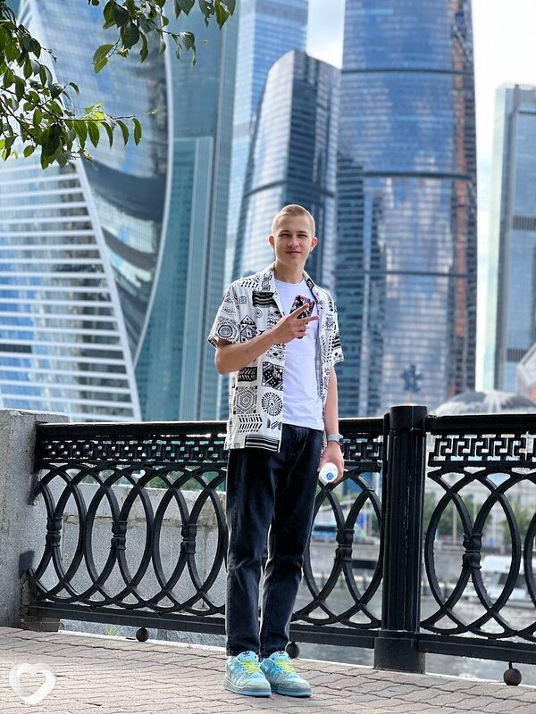 Валера, 20, Москве — анкета №3544325