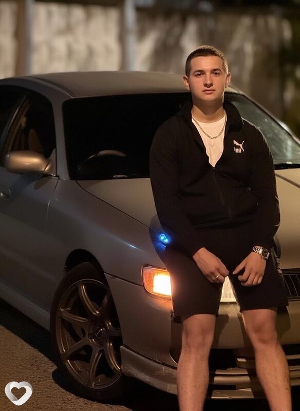 Антон, 21, Уссурийске — анкета №3555061