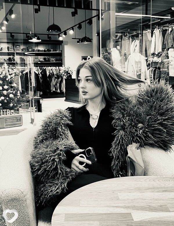 Арина, 19, Пинске — анкета №3570669