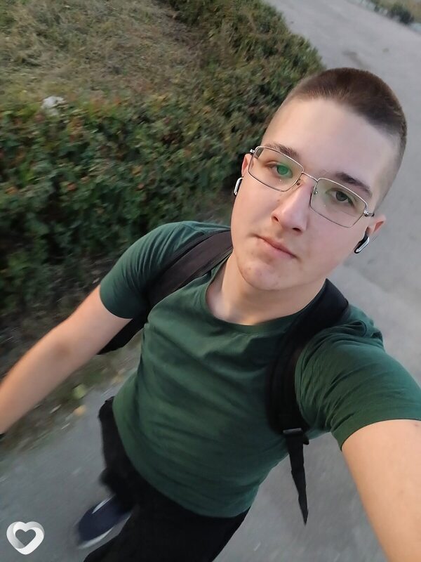 Саша, 18, Брянске — анкета №3570482