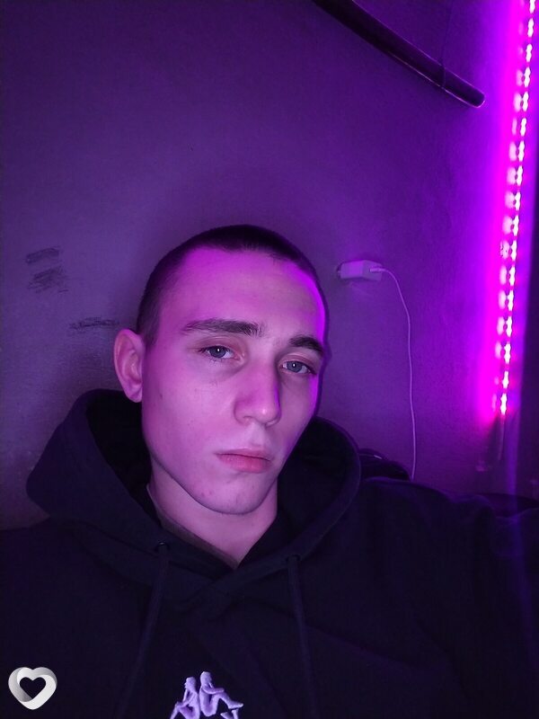 Дмитрий, 19, Томске — анкета №3573927