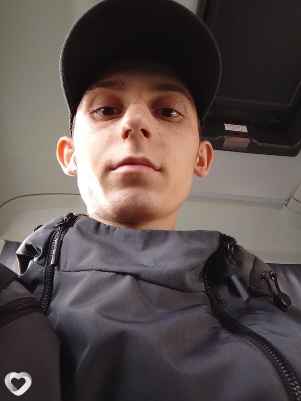 Vitaliy, 23, Снежном — анкета №3584469