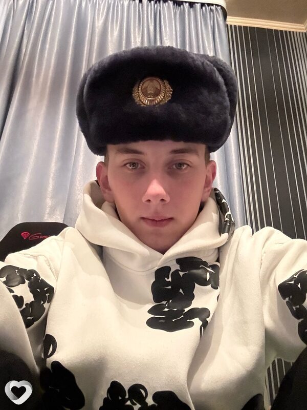Артем, 21, Москве — анкета №3584642