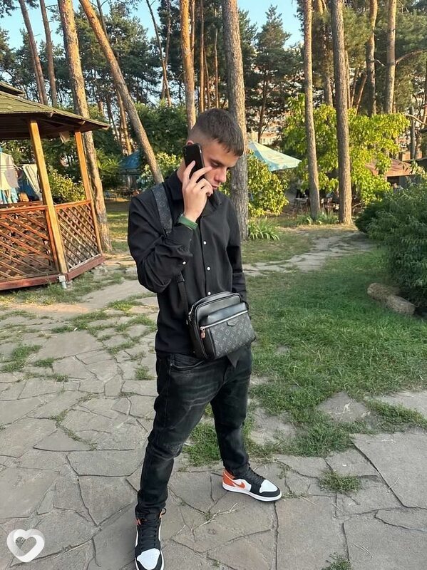 Виктор, 23, Харькове — анкета №3590232