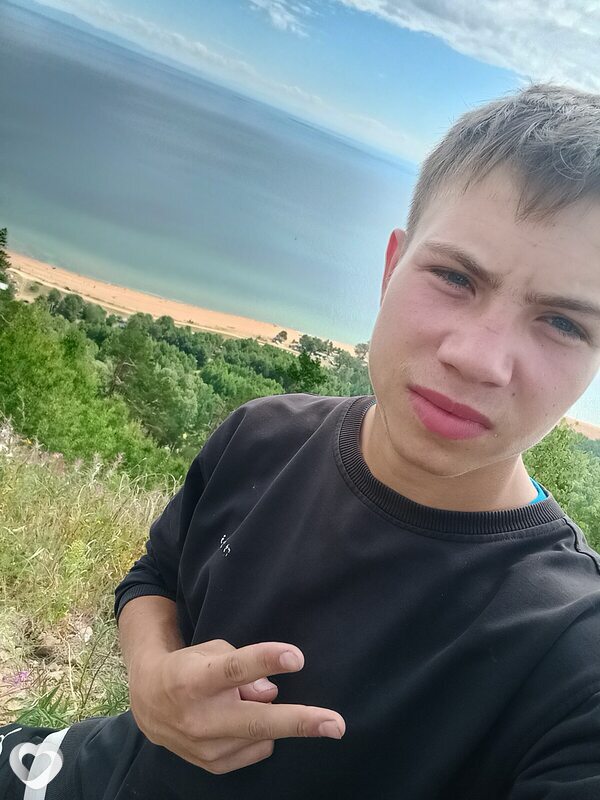 Виталий, 19, Улан-Удэ — анкета №3592025