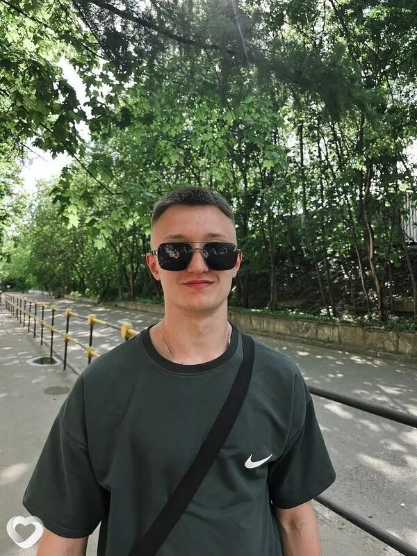 Максим, 23, Москве — анкета №3592439