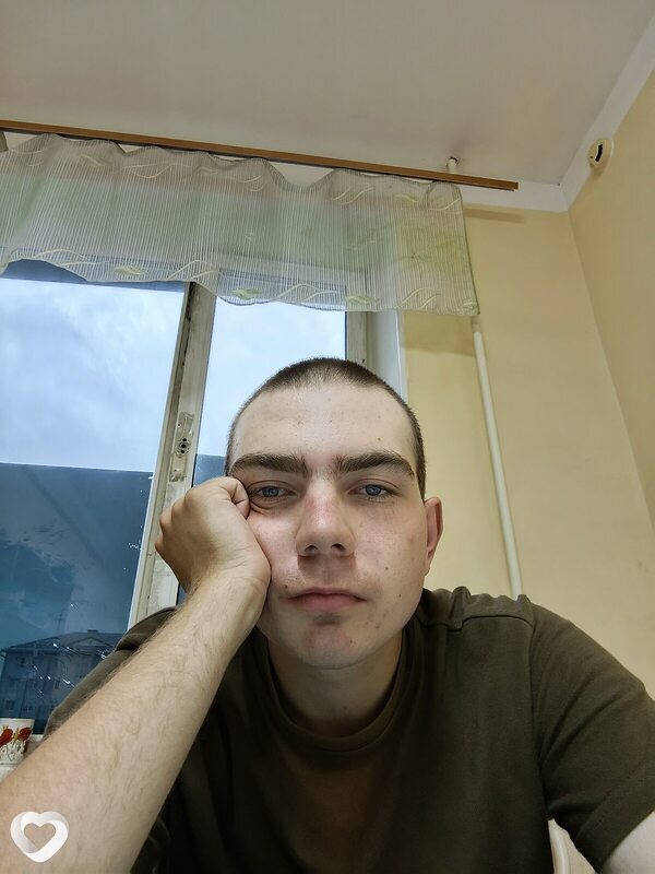 Виктор, 19, Юрге — анкета №3594039