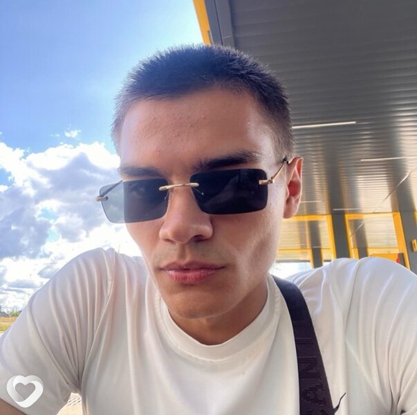 Михаил, 19, Москве — анкета №3602390
