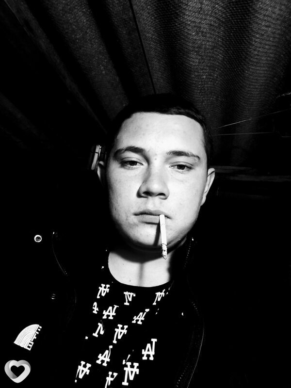 Денис, 19, Энгельсе — анкета №3606673