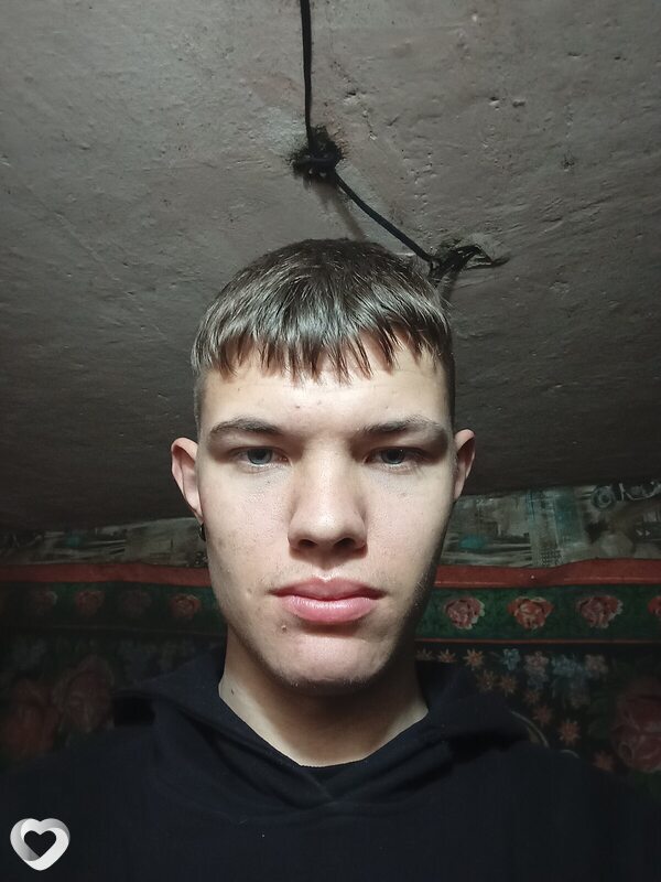 Денис, 19, Краснодоне — анкета №3608573
