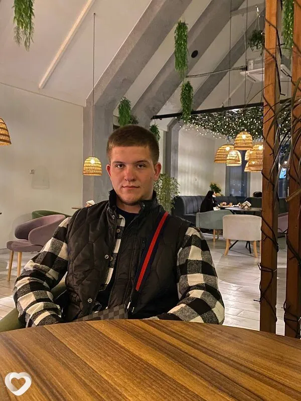 Влад, 22, Москве — анкета №3609632