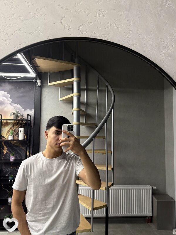 Михаил, 18, Барнауле — анкета №3615534