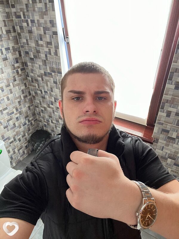 Олег, 22, Алчевске — анкета №3616447