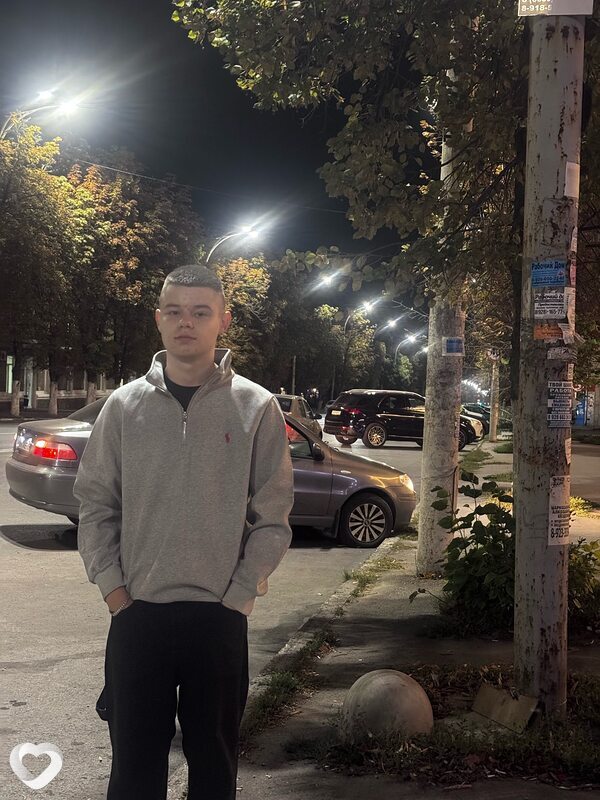 Максим, 18, Шахтах — анкета №3621268
