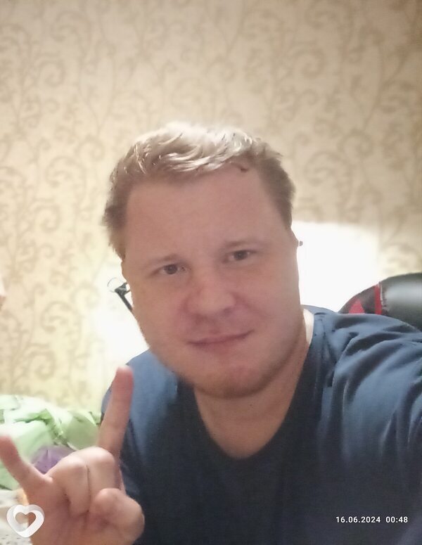 Максим, 33, Курчатове — анкета №3636992