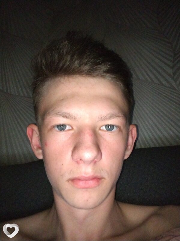 Виталя, 18, Барнауле — анкета №3643149