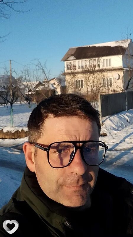 Никалай, Надворна