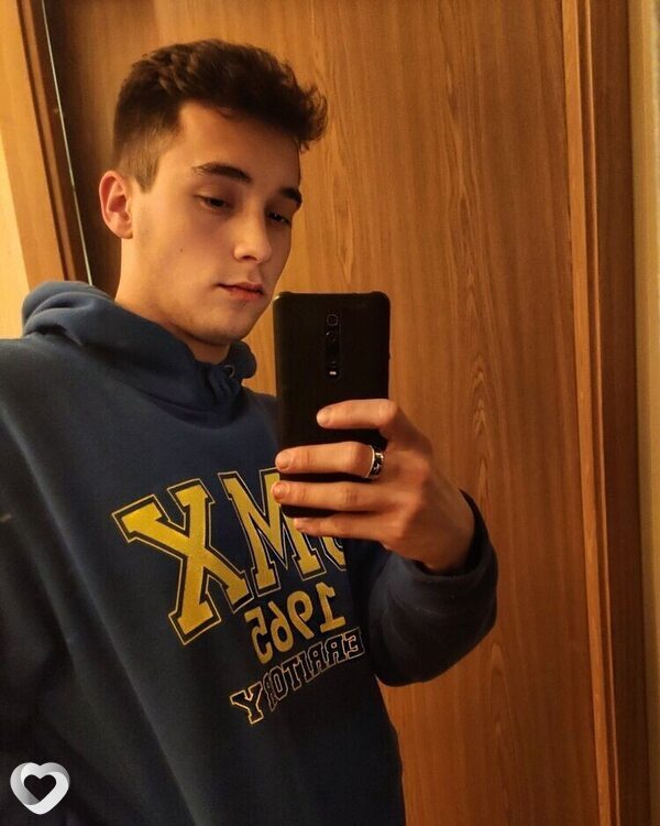 Артём, 20, Саратове — анкета №3654972