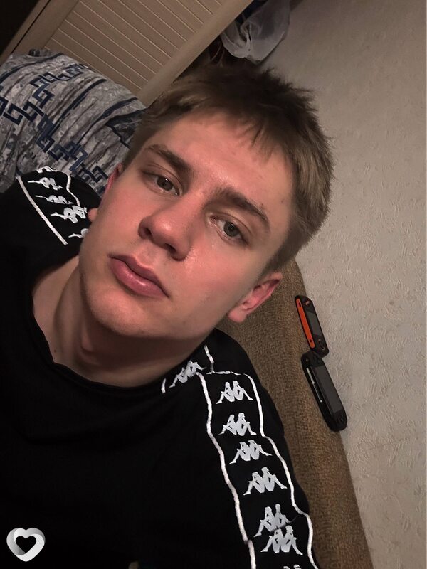Артём, 20, Барнауле — анкета №3657443
