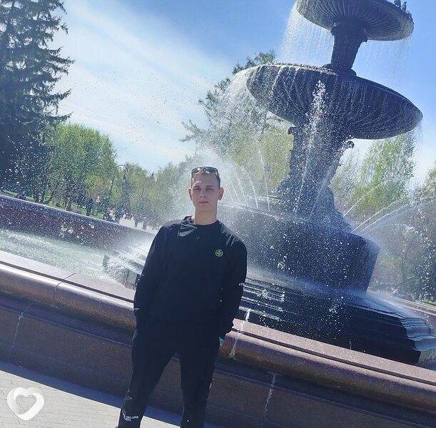 Виталий, 21, Омске — анкета №3657859