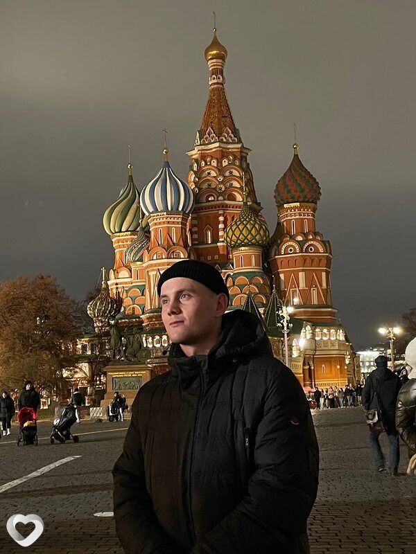 Евгений, Остров