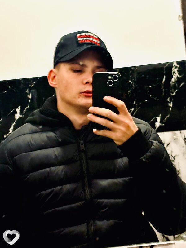 Роман, 22, Тюмени — анкета №3672500
