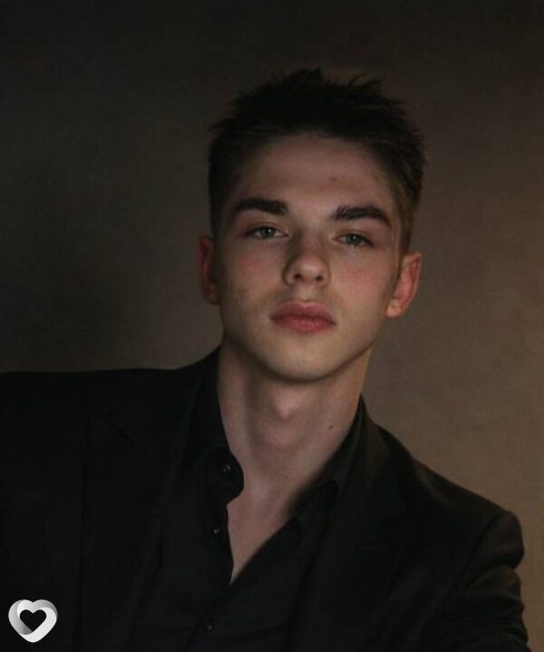 Денис, 18, Томске — анкета №3673008
