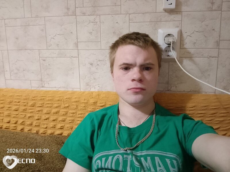 Илья, 22, Томске — анкета №3675770