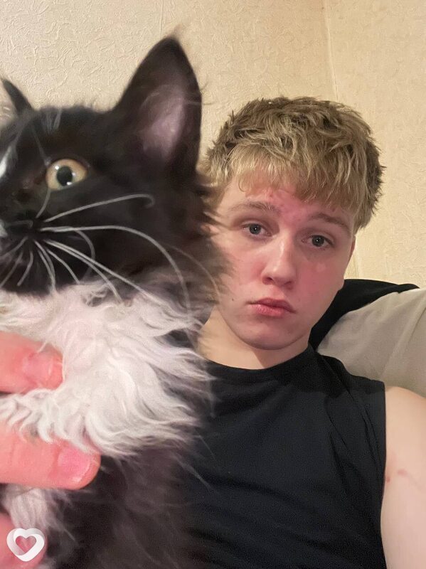 Артем, 20, Ярославле — анкета №3684619
