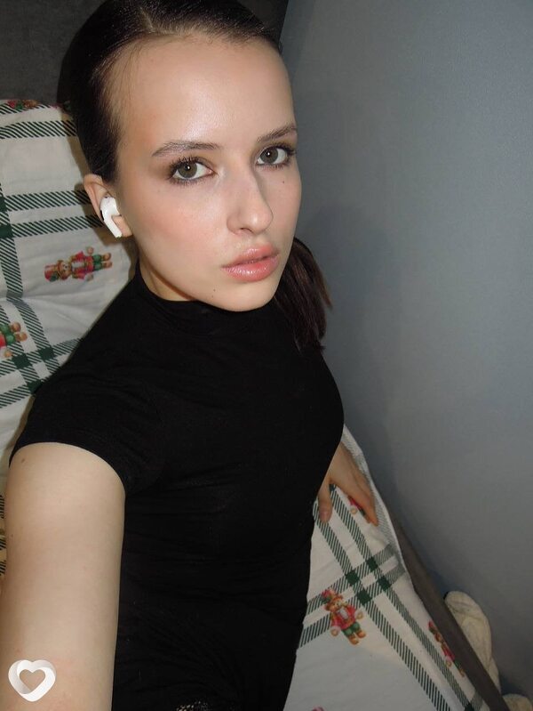Вика, 18, Санкт-Петербурге — анкета №3693238