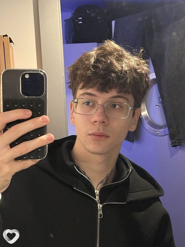 Денис, 22, Москве — анкета №3698472