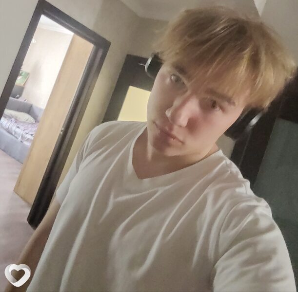 Лев, 18, Энгельсе — анкета №3701638
